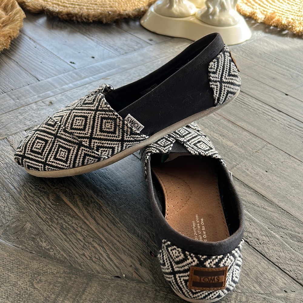 Black and white pattern Tom’s super comfy